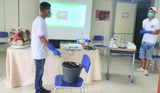 Bahia: Estudantes produzem sabão com óleo de cozinha reutilizado