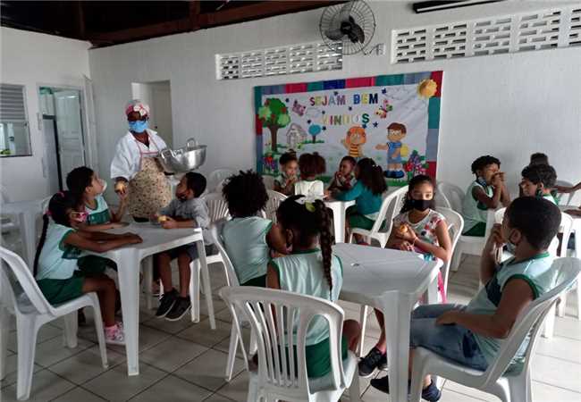 Entrega da merenda escolar em todas as unidades da rede municipal de Ilhéus vem sendo realizada