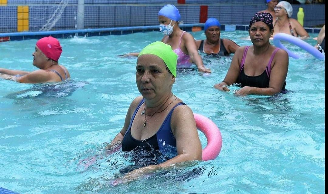 Secretaria de Esporte e Lazer retoma projeto de natação e hidroginástica no Ciso