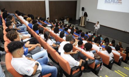 Estudantes do Programa Bahia Aprendiz participam de encontro com a SEC