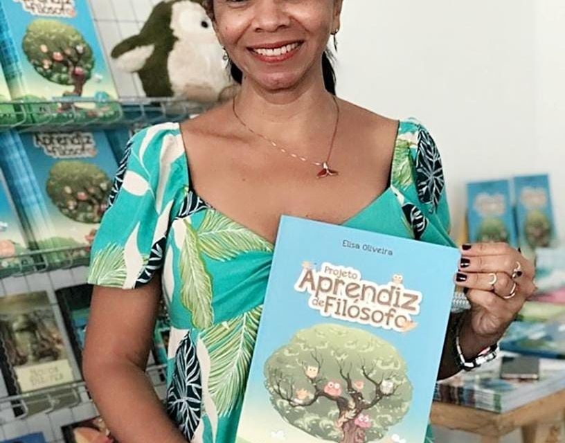Educadora ilheense lança coleção de livros abordando temas como antirracismo, diversidade e adoção