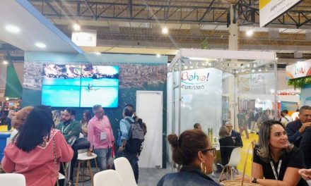Setur negocia voo Paris-Salvador e anuncia evento sobre diversidade na Bahia