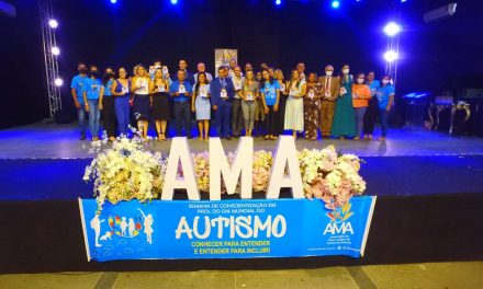 Dia Mundial de Consciência sobre o Autismo foi comemorado com o evento Noite Azul em Itabuna