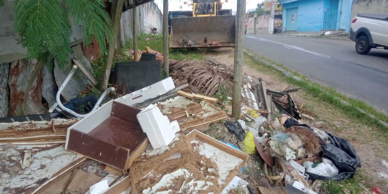Serviços de roçagem e limpeza são realizados em diversas áreas de Itabuna