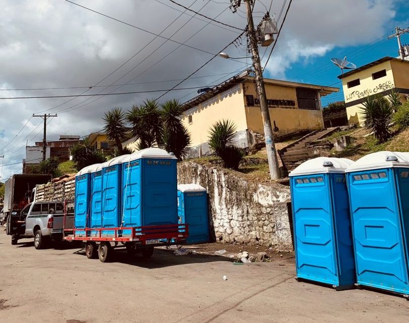 Cerca de 40 banheiros químicos são instalados nas Feiras livres e no Centro Comercial de Itabuna