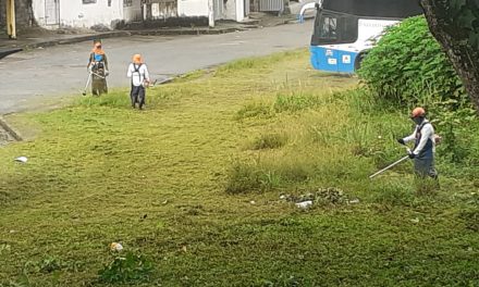 Prefeitura dá continuidade aos serviços de roçagem e coleta de entulho em Itabuna