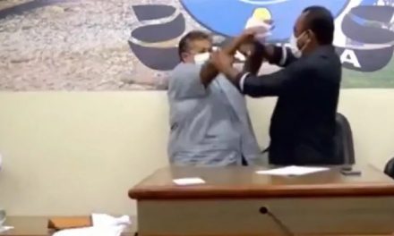Bahia: Vereador agride presidente de Câmara durante sessão