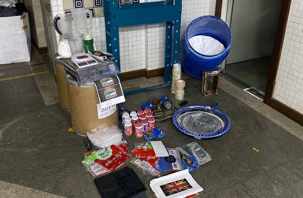 Polícia descobre laboratório de drogas e apreende R$ 1,3 milhão em cocaína
