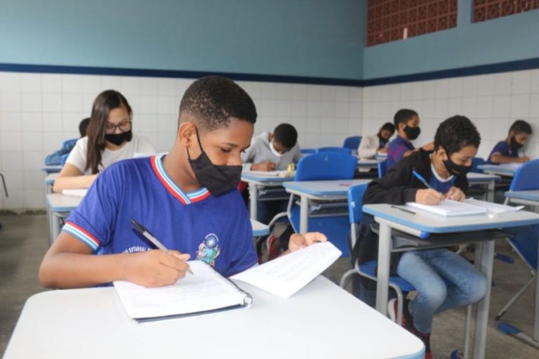 Reunião discute projeto para fiscalizar a frequência de alunos nas escolas estaduais e municipais