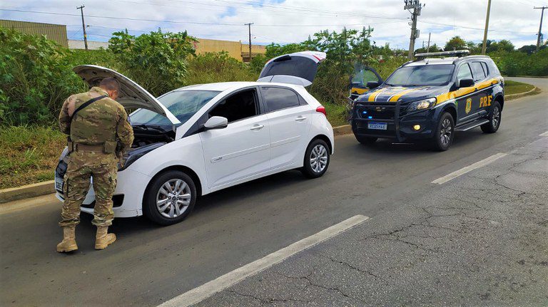 Veículo roubado no estado de São Paulo é recuperado em Vitória da Conquista pela PRF BA