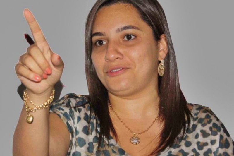 Ubatã: MPF pede sequestro de bens e bloqueio de contas da ex-prefeita, Siméia Queiróz, por superfaturamento em licitações
