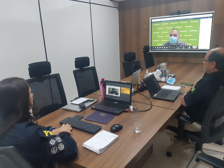 Maio Amarelo da PRF BA: palestra com orientações de trânsito e prevenção de acidentes