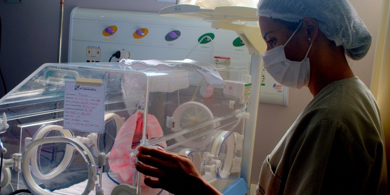 Ilhéus: Hospital Materno Infantil utiliza técnica da rede na incubadora para atendimento humanizado aos bebês prematuros
