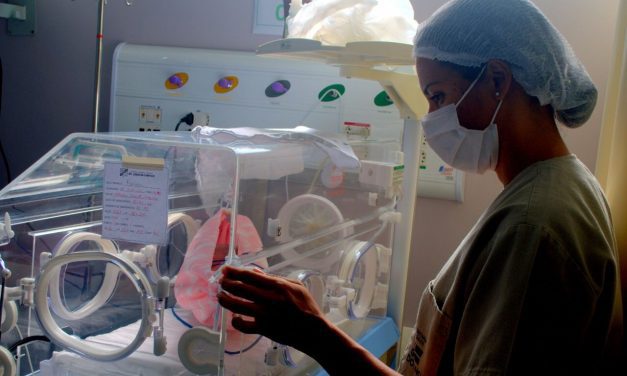 Ilhéus: Hospital Materno Infantil utiliza técnica da rede na incubadora para atendimento humanizado aos bebês prematuros