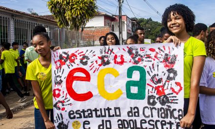 Itacaré: caminhada marca luta contra o abuso de crianças e adolescentes