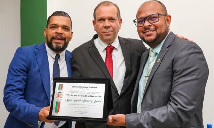 Desembargador Mário Augusto Albiani Alves Júnior recebe da Câmara de Vereadores, o título de Cidadão Ilheense