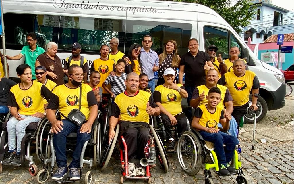 Associação dos Paraplégicos recebe carro adaptado da SEMPS
