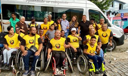 Associação dos Paraplégicos recebe carro adaptado da SEMPS