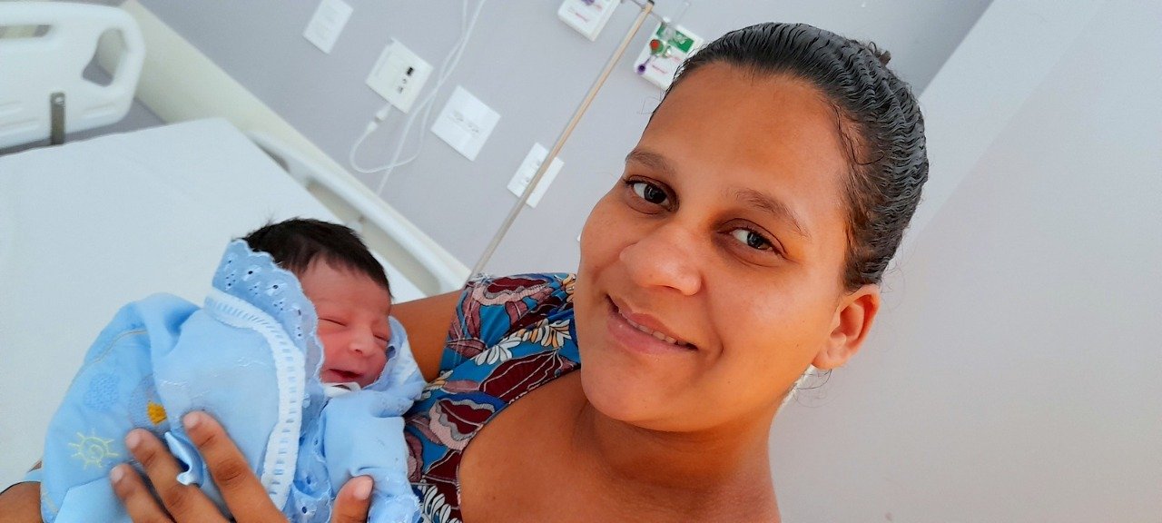 Hospital Materno-Infantil: no Dia das Mães, Thaís ganha o seu primeiro filho, o Théo