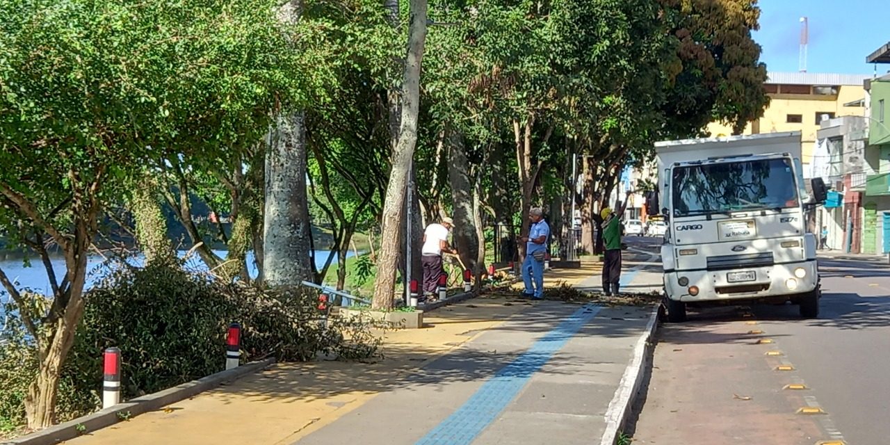 Poda de árvores e limpeza das margens do Rio Cachoeira são intensificadas pela prefeitura em Itabuna