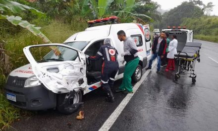 Servidores da Secretaria de Saúde de Ubatã morrem após acidente com ambulância e carro de passeio na BR-330