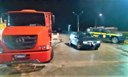 PRF BA: caminhão roubado, avaliado em mais de R$ 250 mil, é recuperado na divisa entre BA MG