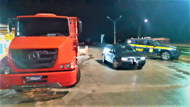 PRF BA: caminhão roubado, avaliado em mais de R$ 250 mil, é recuperado na divisa entre BA MG