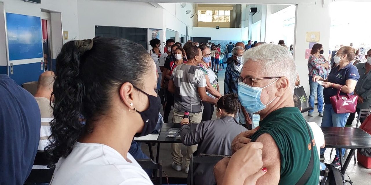 Público lota UniFTC Itabuna para vacinação contra a Covid-19