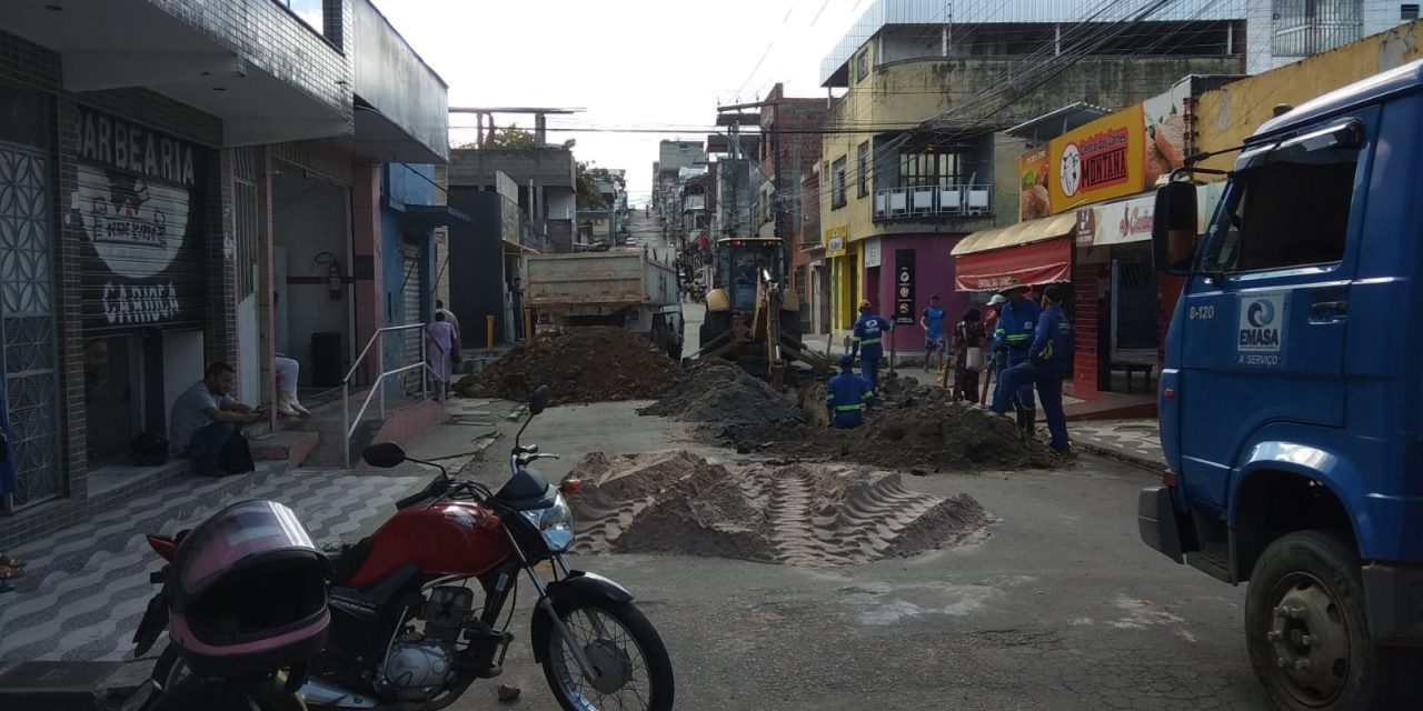 Itabuna: Extravasamento de esgoto na Rua Getúlio Vargas é resolvido após substituição de rede pela Emasa