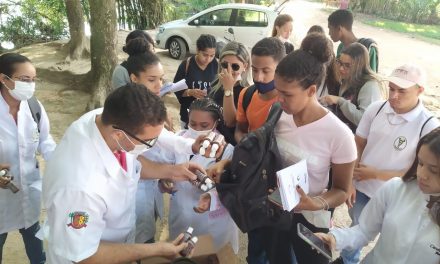 Estudantes de Biomedicina e de Fisioterapia promovem ação educativa na Vila Juerana, em Ilhéus