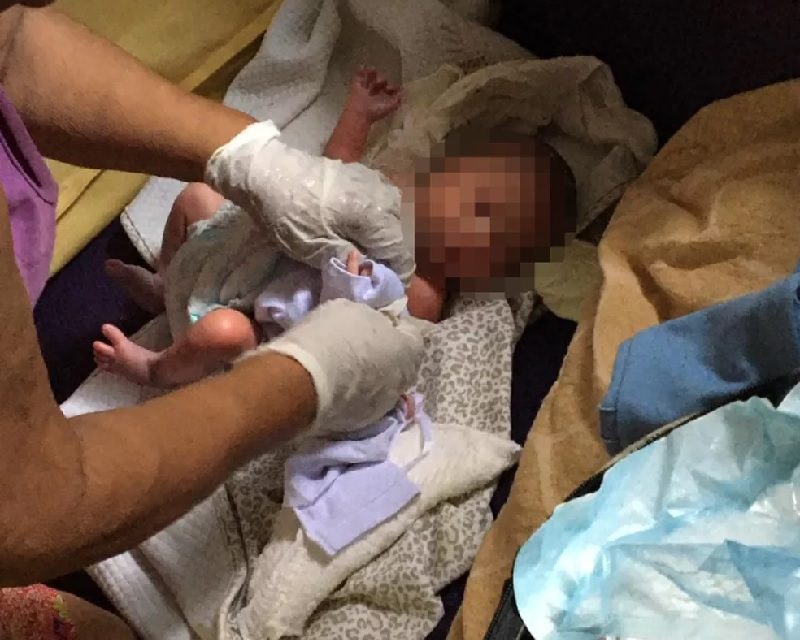 Bebê é encontrada dentro de lixeira na Bahia