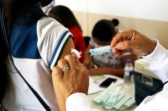 Segundo Sesab, 60% dos baianos vacinados contra a Covid-19 ainda não tomaram as doses de reforço