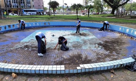 Escola Adventista se une à Prefeitura para limpeza da Praça Otávio Mangabeira