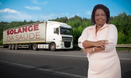 Madrinha dos motoristas, Solange da Saúde defende Auxílio Brasil e Bolsa-caminhoneiro 