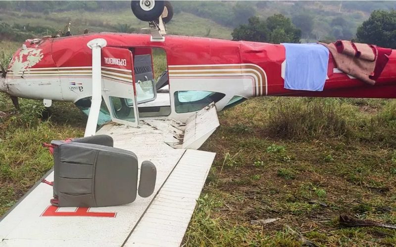 Avião cai na Bahia após piloto tentar fazer pouso forçado