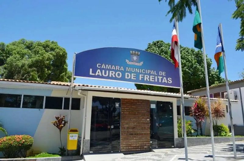 AUDITORIA APONTA EXCESSO DE COMISSIONADOS NA CÂMARA DE LAURO DE FREITAS