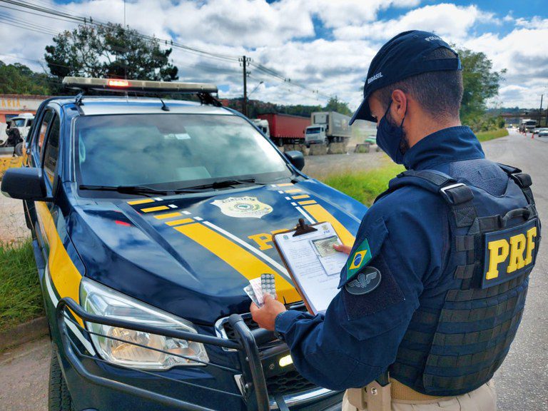 Caminhoneiro é preso na Bahia após ser flagrado portando ‘rebites’