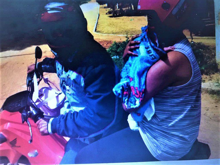 Casal é detido pela PRF após ser flagrado transportando bebê em motocicleta na BR-110