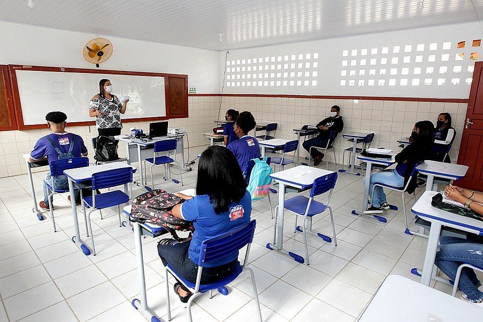 Professores da rede estadual baiana paralisam aulas contra PL dos precatórios