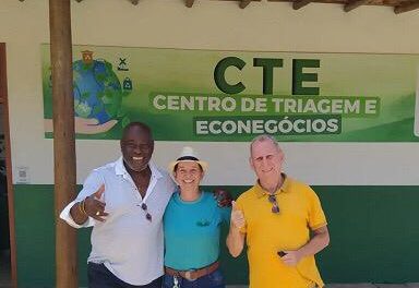 Lazzo Matumbi visita Centro de Triagem e Econgeócios  do Programa Lixão Nunca Mais em Itacaré
