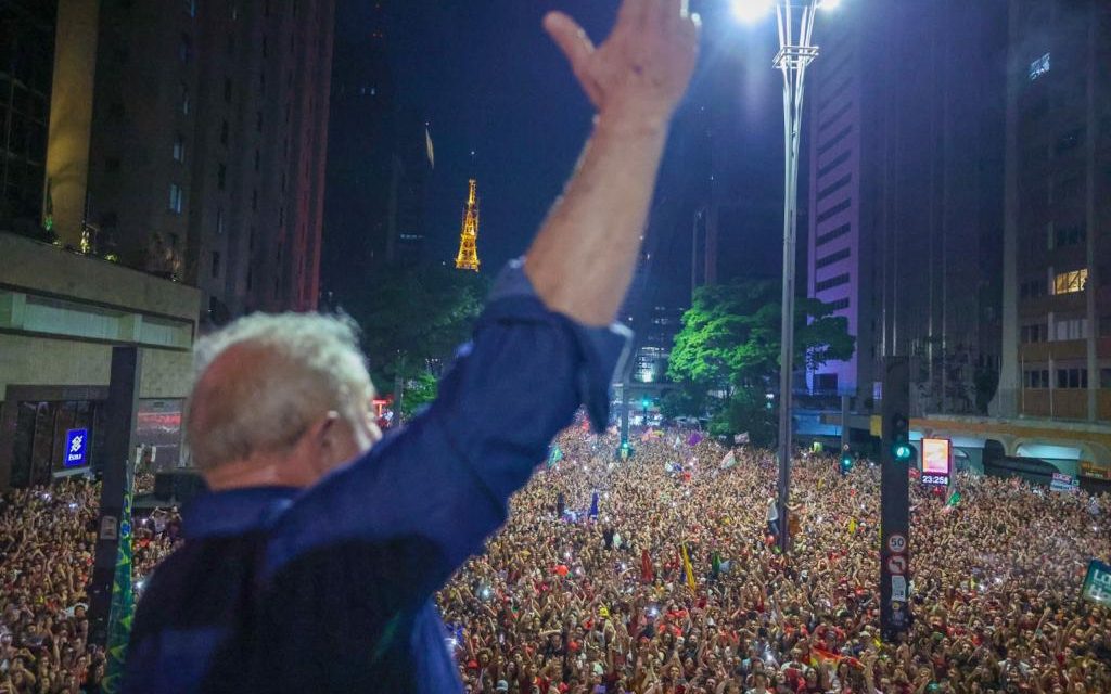 Lula na Paulista: “Um novo amanhã está surgindo no Brasil”