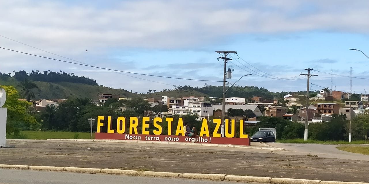 Estado da Bahia entrega colégio de tempo integral no município Floresta Azul