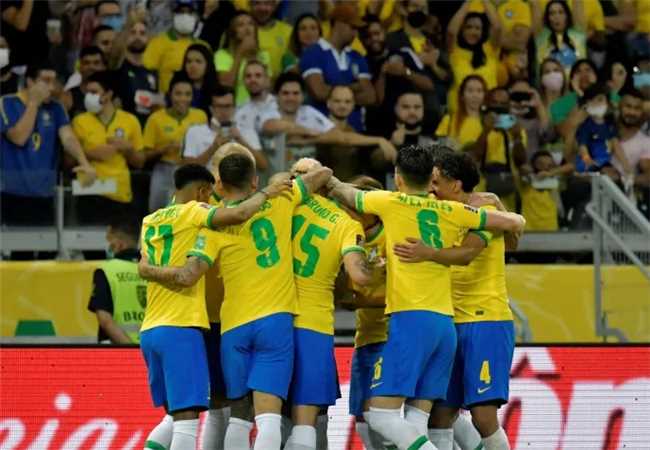 Comércio de Ilhéus altera horário de funcionamento durante jogos do Brasil na Copa do Mundo