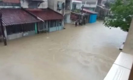 Chuvas: Enxurrada derruba parte de parede e arrasta móveis de casa em Itabuna