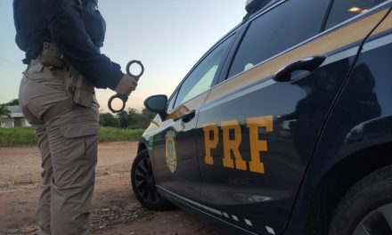 Após flagrar furto a caminhão, PRF prende suspeitos e recupera material em Uruçuca