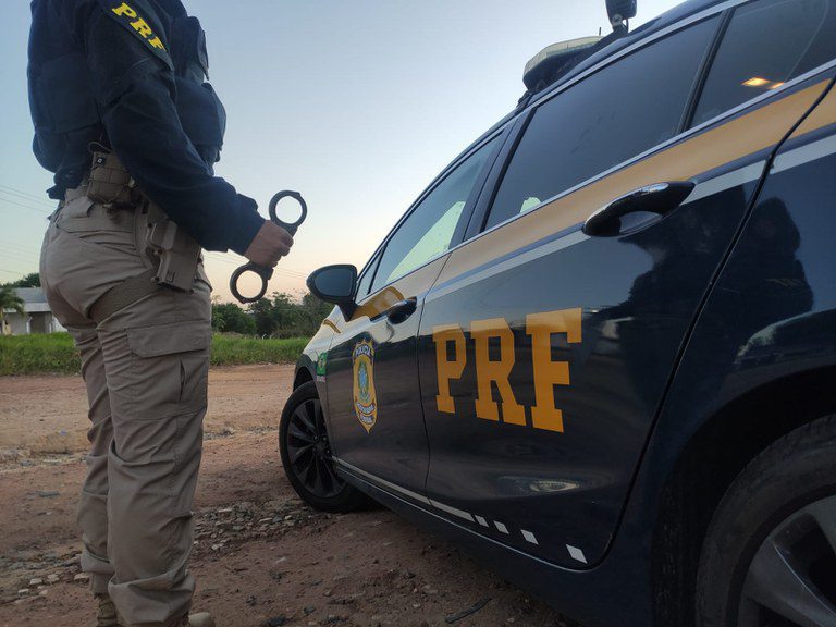 Após flagrar furto a caminhão, PRF prende suspeitos e recupera material em Uruçuca