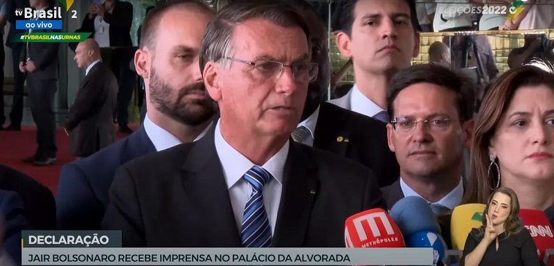 Pressionado, Bolsonaro condena bloqueios que seu grupo político estimulou, mas não reconhece derrota