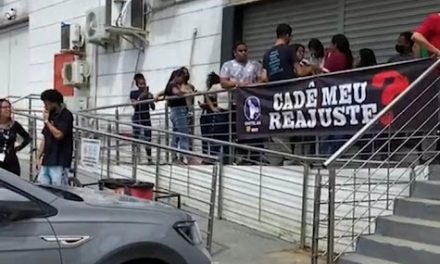 Itabuna: Trabalhadores da Tel protestam por reajuste e pagamento do 13º salário