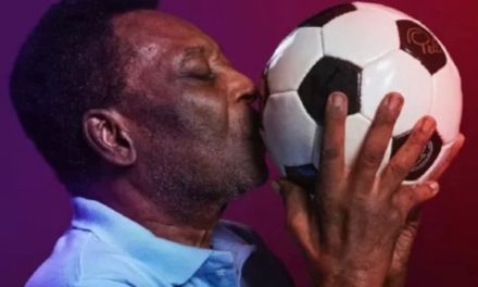 Rui Costa lamenta morte de Pelé e decreta luto de dois dias