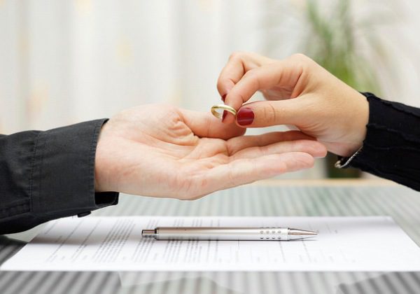 Número de divórcios cai 8,1% em 2022, aponta levantamento